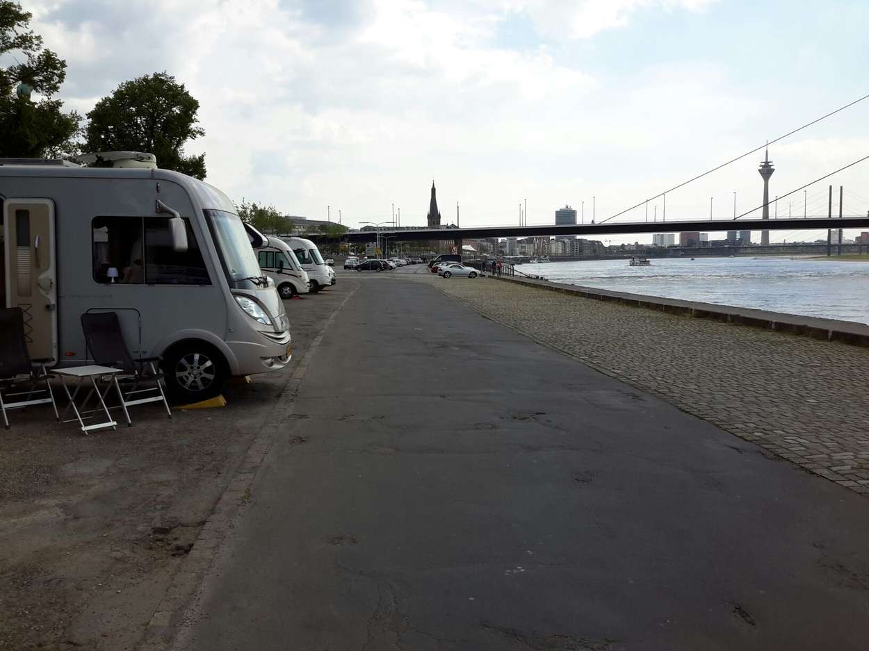 Parkplatz Rheinterrasse/­Tonhalle Wohnmobilstellplatz in [Düsseldorf / NordrheinWestfalen