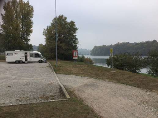 Einem Ort wurde ein Foto hinzugefügt