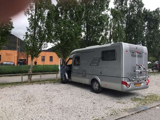 Einem Ort wurde ein Foto hinzugefügt