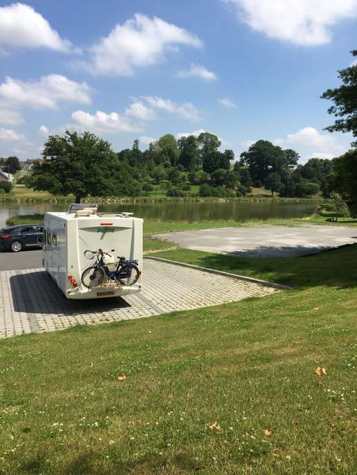 Einem Ort wurde ein Foto hinzugefügt