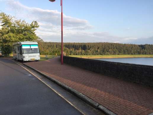 Einem Ort wurde ein Foto hinzugefügt
