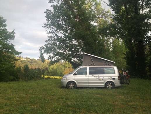 Einem Ort wurde ein Foto hinzugefügt