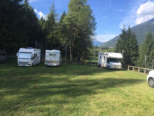 Einem Ort wurde ein Foto hinzugefügt