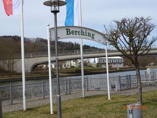 Einem Ort wurde ein Foto hinzugefügt