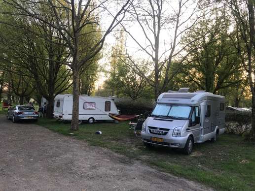 Einem Ort wurde ein Foto hinzugefügt