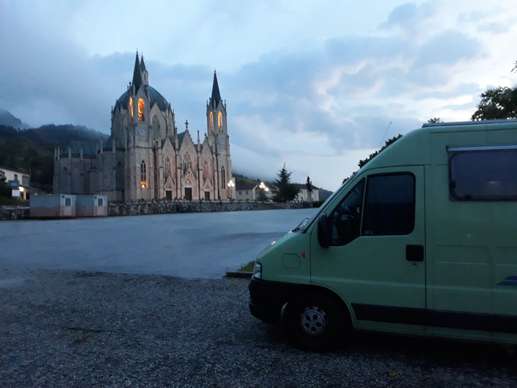 Einem Ort wurde ein Foto hinzugefügt