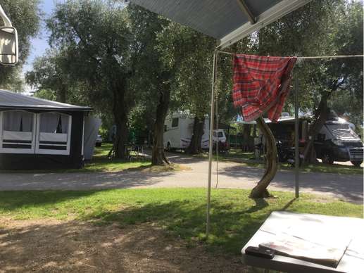 Einem Ort wurde ein Foto hinzugefügt