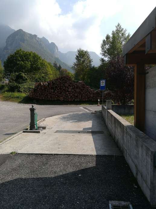 Einem Ort wurde ein Foto hinzugefügt