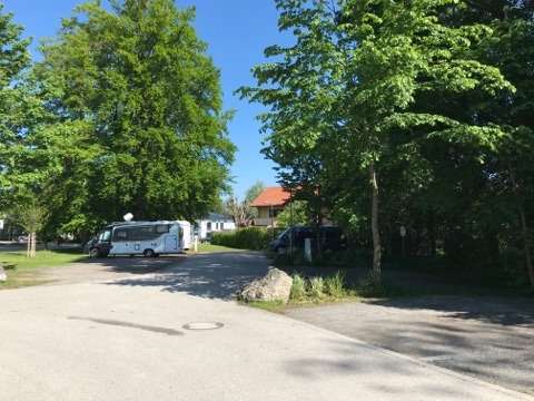 Einem Ort wurde ein Foto hinzugefügt