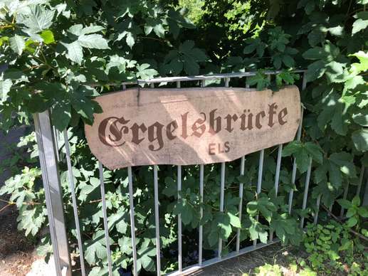 Einem Ort wurde ein Foto hinzugefügt