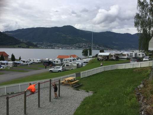 Einem Ort wurde ein Foto hinzugefügt