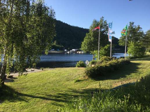 Einem Ort wurde ein Foto hinzugefügt