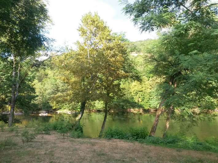Camping La Berge Ombrageé