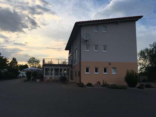 Einem Ort wurde ein Foto hinzugefügt