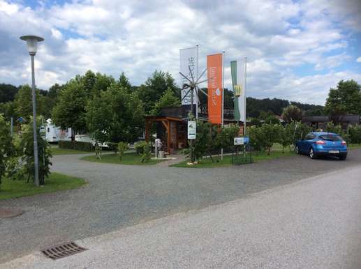 Einem Ort wurde ein Foto hinzugefügt