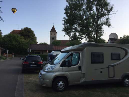 Einem Ort wurde ein Foto hinzugefügt