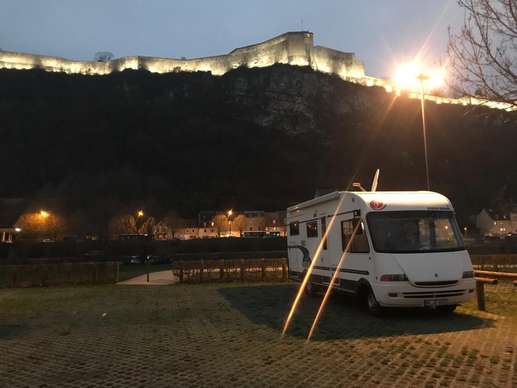 Einem Ort wurde ein Foto hinzugefügt