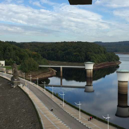 Einem Ort wurde ein Foto hinzugefügt