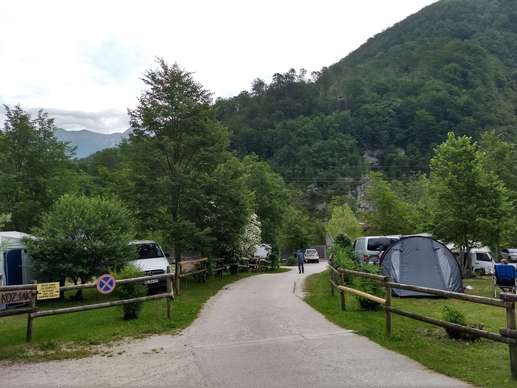 Einem Ort wurde ein Foto hinzugefügt