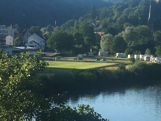 Einem Ort wurde ein Foto hinzugefügt