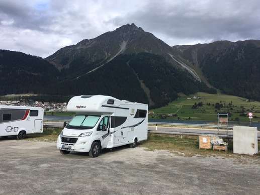 Einem Ort wurde ein Foto hinzugefügt