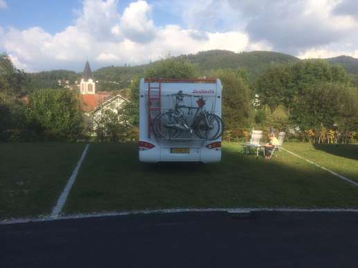 Einem Ort wurde ein Foto hinzugefügt