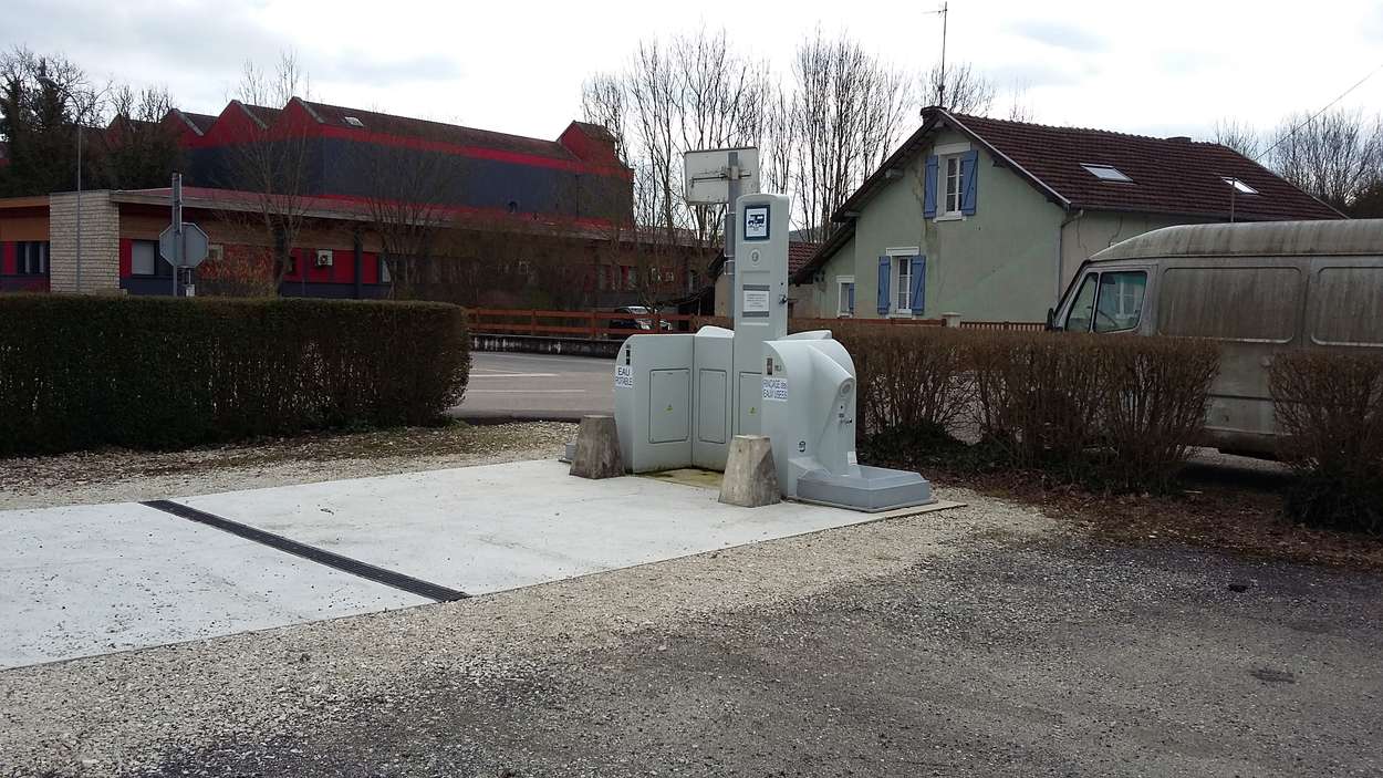 Aire de services et stationnement camping cars