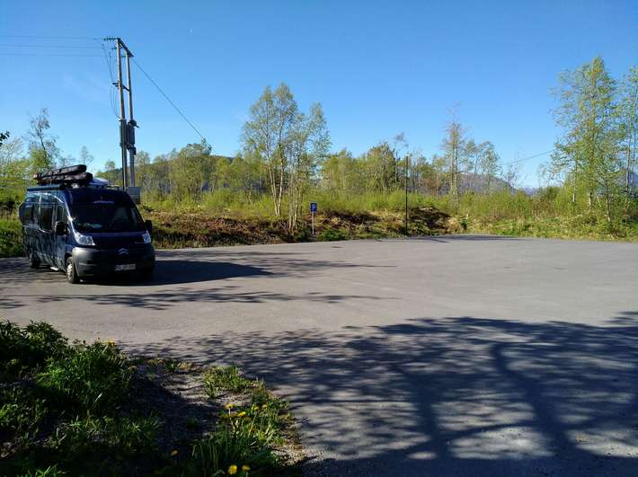 Parking Myrbostad Kyrkje