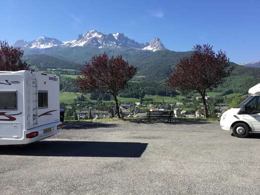 Einem Ort wurde ein Foto hinzugefügt