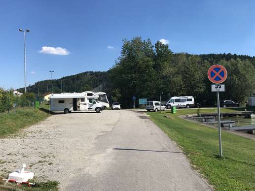 Einem Ort wurde ein Foto hinzugefügt