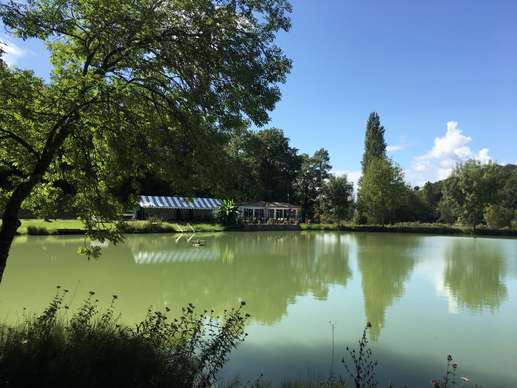 Einem Ort wurde ein Foto hinzugefügt