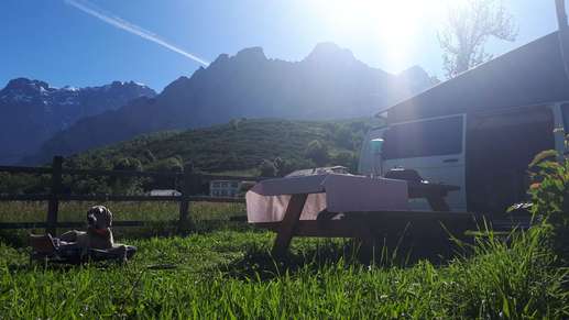 Einem Ort wurde ein Foto hinzugefügt