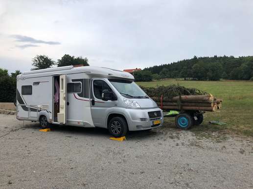Einem Ort wurde ein Foto hinzugefügt