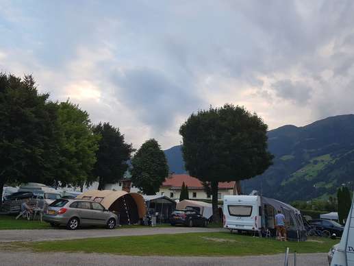 Einem Ort wurde ein Foto hinzugefügt