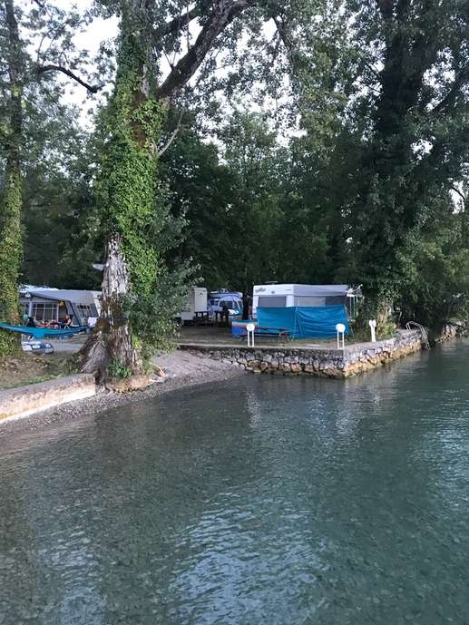 Einem Ort wurde ein Foto hinzugefügt