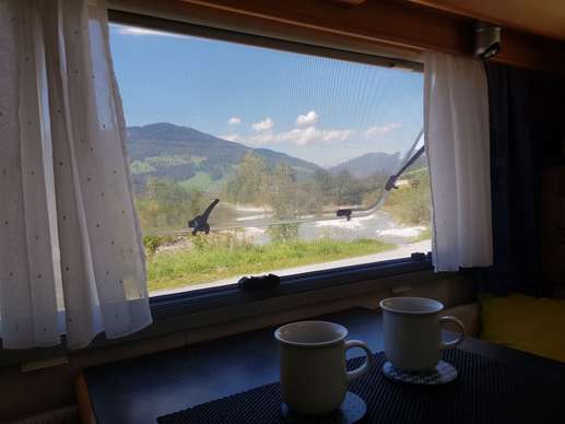 Einem Ort wurde ein Foto hinzugefügt
