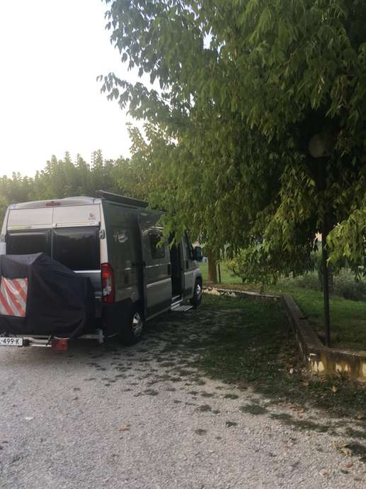 Einem Ort wurde ein Foto hinzugefügt