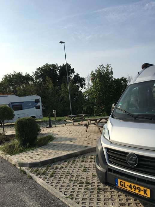 Einem Ort wurde ein Foto hinzugefügt