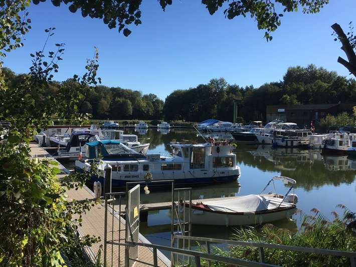 Parking Jachthaven Scey-sur-Saône-et-Saint-Albin