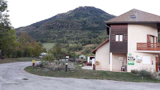 Einem Ort wurde ein Foto hinzugefügt