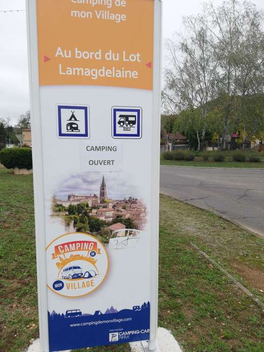 Einem Ort wurde ein Foto hinzugefügt