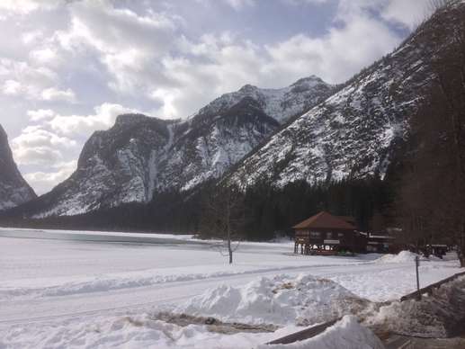Einem Ort wurde ein Foto hinzugefügt