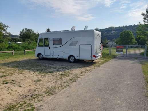 Einem Ort wurde ein Foto hinzugefügt