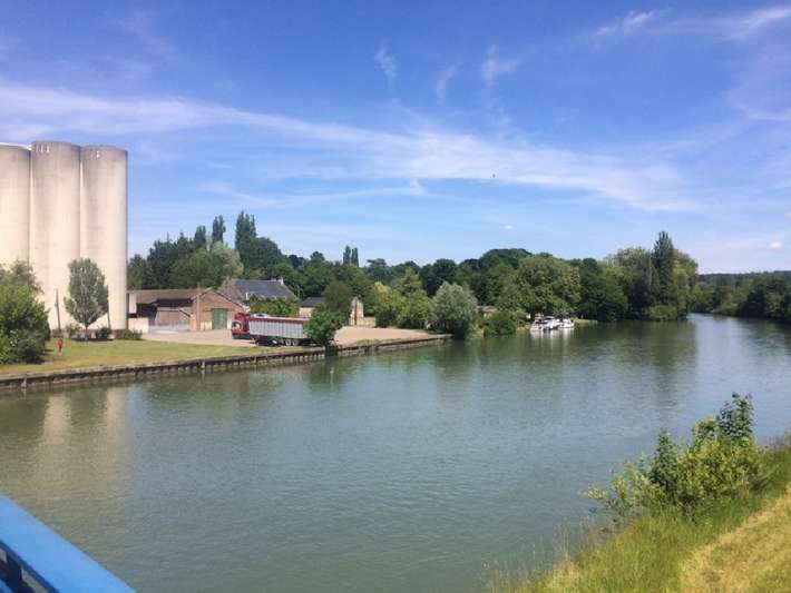 Aire de Camping-Car Vic-sur-Aisne