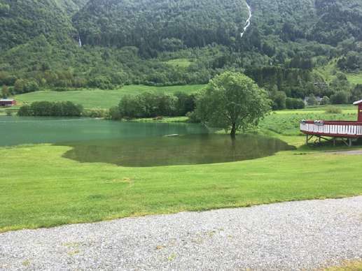 Einem Ort wurde ein Foto hinzugefügt