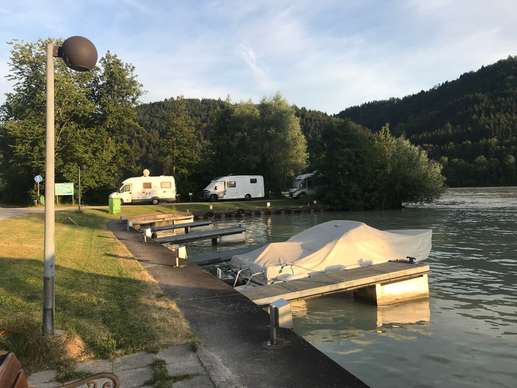 Einem Ort wurde ein Foto hinzugefügt