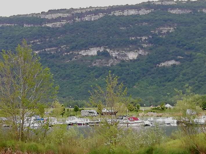 Aire CAMPING-CAR PARK de port de Virignin