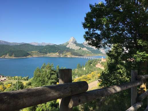 Einem Ort wurde ein Foto hinzugefügt