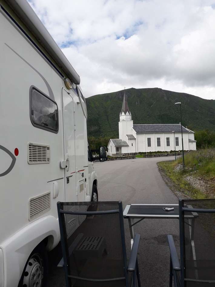 Parking Myrbostad Kyrkje