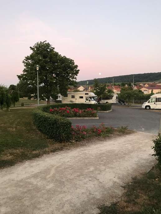 Einem Ort wurde ein Foto hinzugefügt